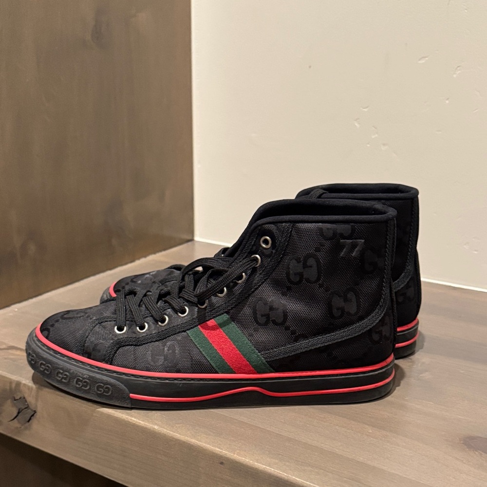 Gucci Men's Black Sneakers with Red and Green Stripes